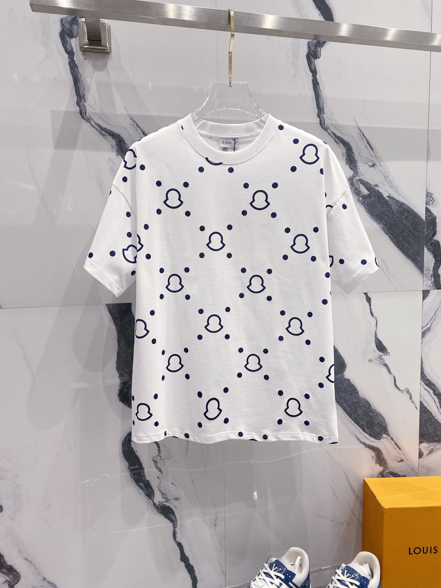 MONCLER Montclair, camiseta de manga corta con cuello redondo de 260 g, con estampado de lunares con logo lleno, sincro…