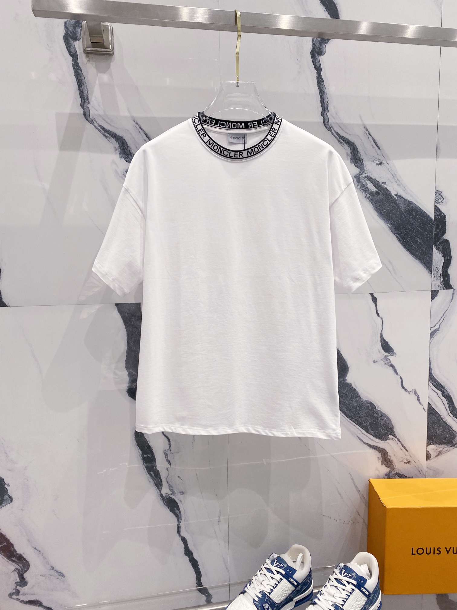 MONCLER Montclair, camiseta de manga corta con cuello redondo de 260 g, con logo de letras jacquard en el cuello tejido…