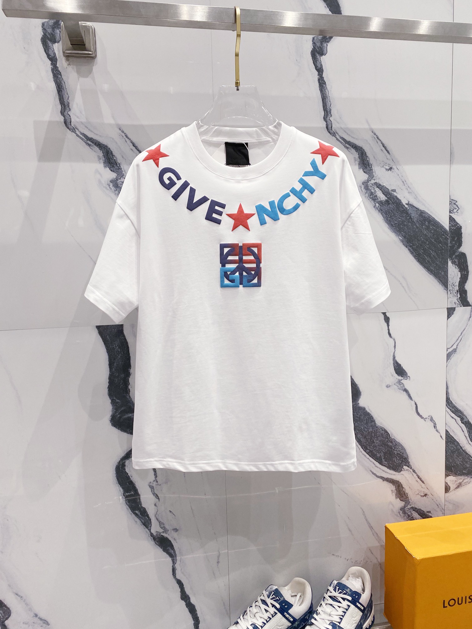 Camiseta GIVENCHY de manga corta y cuello redondo de 260 g con LOGO estampado de espuma con letras y estrellas en el es…