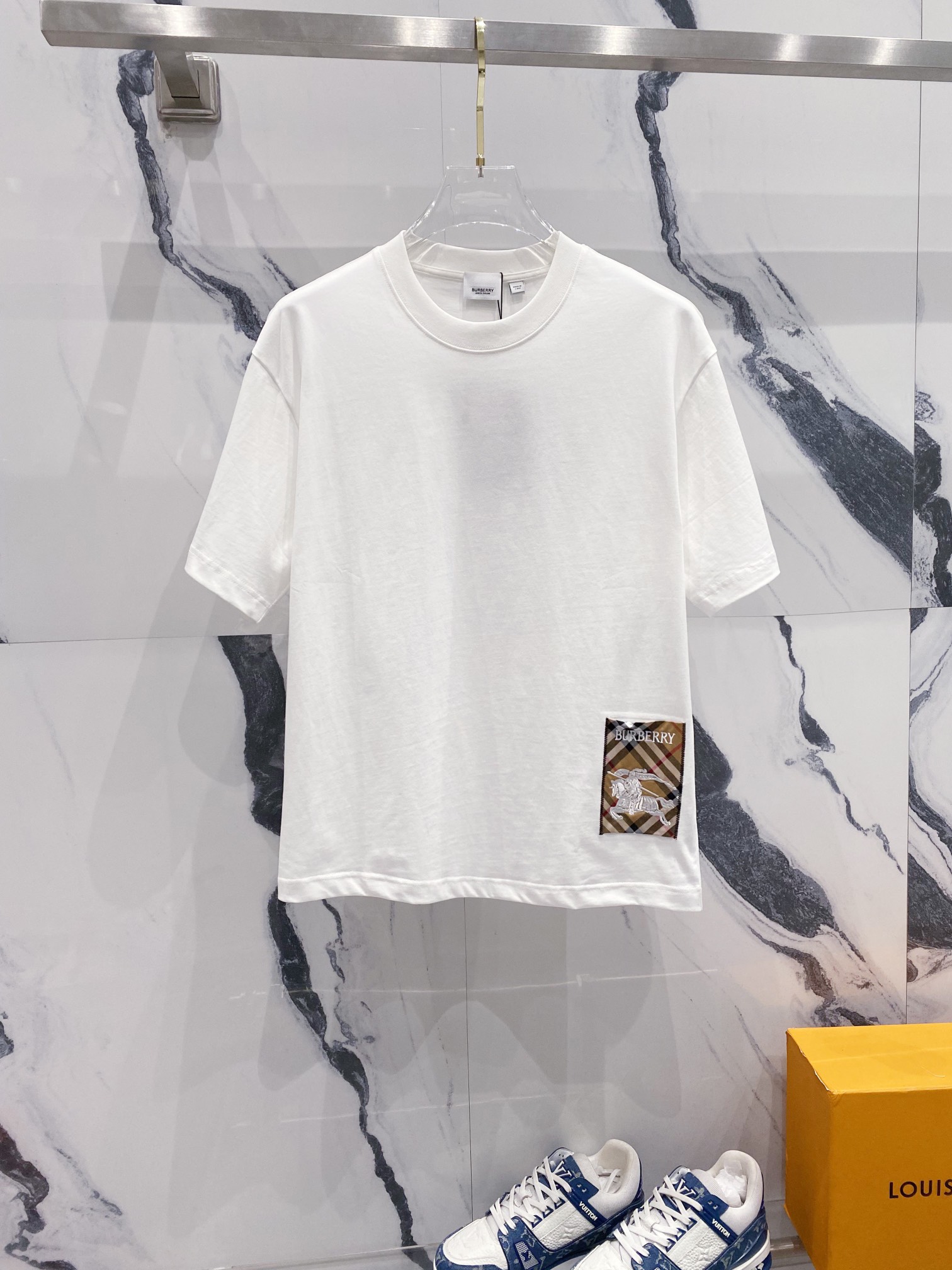 Camiseta de cuello redondo de manga corta de BURBERRY Burberry de 320 gramos. Etiqueta con patrón de cuadros, caballero…
