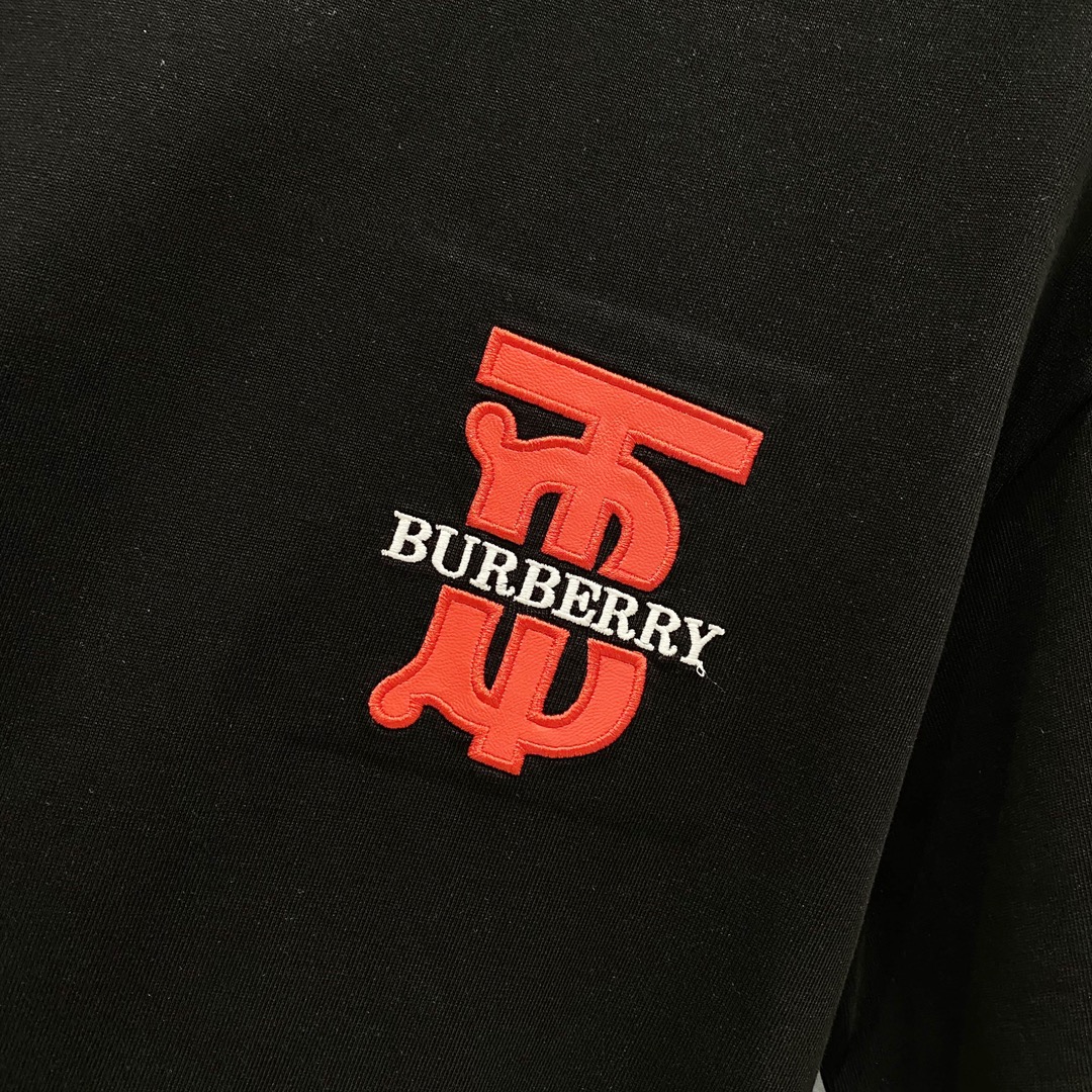 Burberry Cotton T-Shirt with TB Monogram Patch - Classic Fit 7 i1734285040 329 6