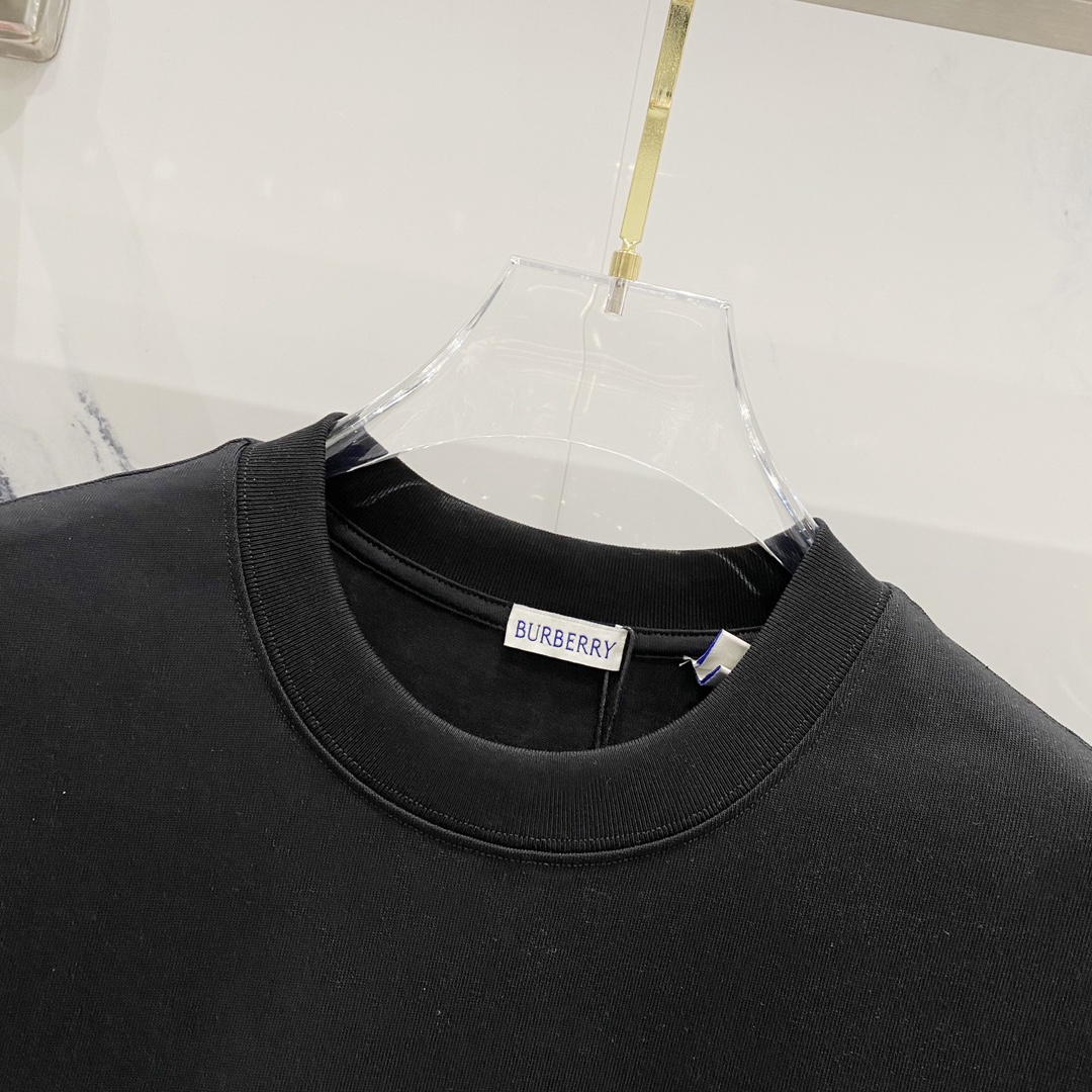 Burberry Cotton T-Shirt with TB Monogram Patch - Classic Fit 8 i1734285040 7134 7