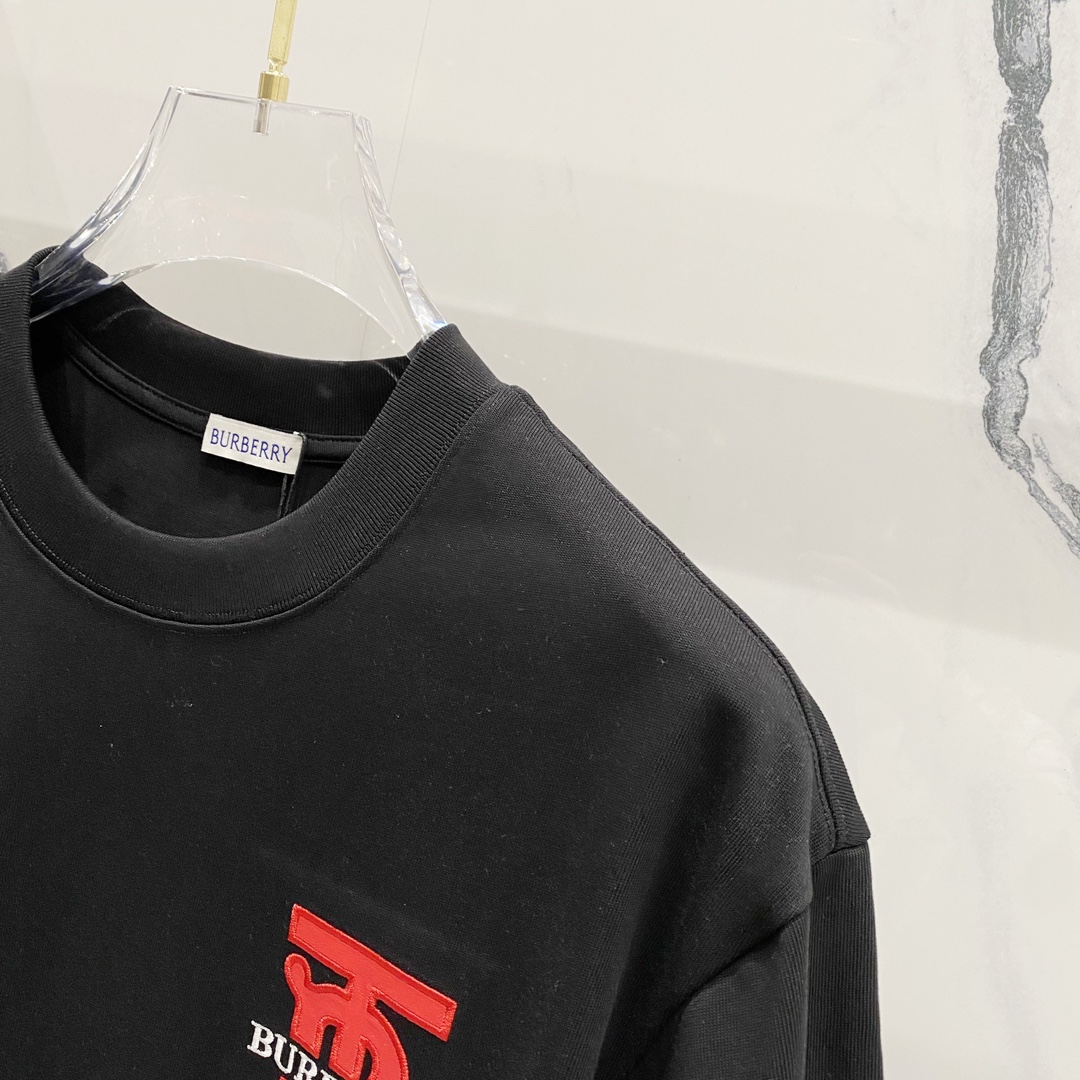 Burberry Cotton T-Shirt with TB Monogram Patch - Classic Fit 4 i1734285040 9459 4