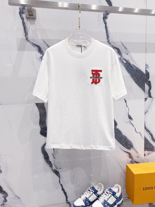 Burberry T-shirt met Ronde Hals en TB Logo - Stijlvol en Comfortabel 1 Burberry T-shirt met Ronde Hals en TB Logo - Stijlvol en Comfortabel