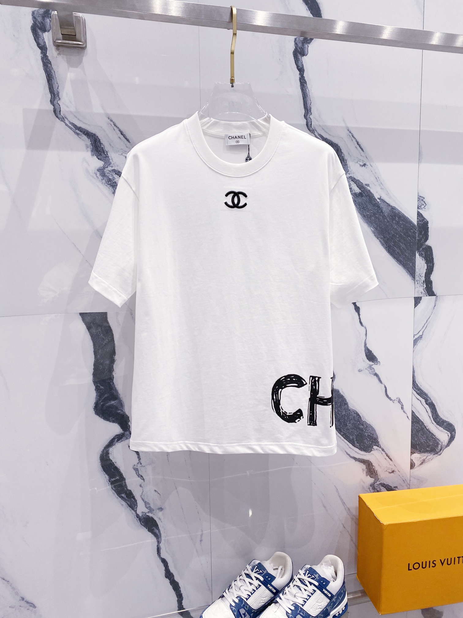 CHANEL Chanel Camiseta de cuello redondo de manga corta de 320 gramos, logo pequeño bordado, letras impresas en el dobl…