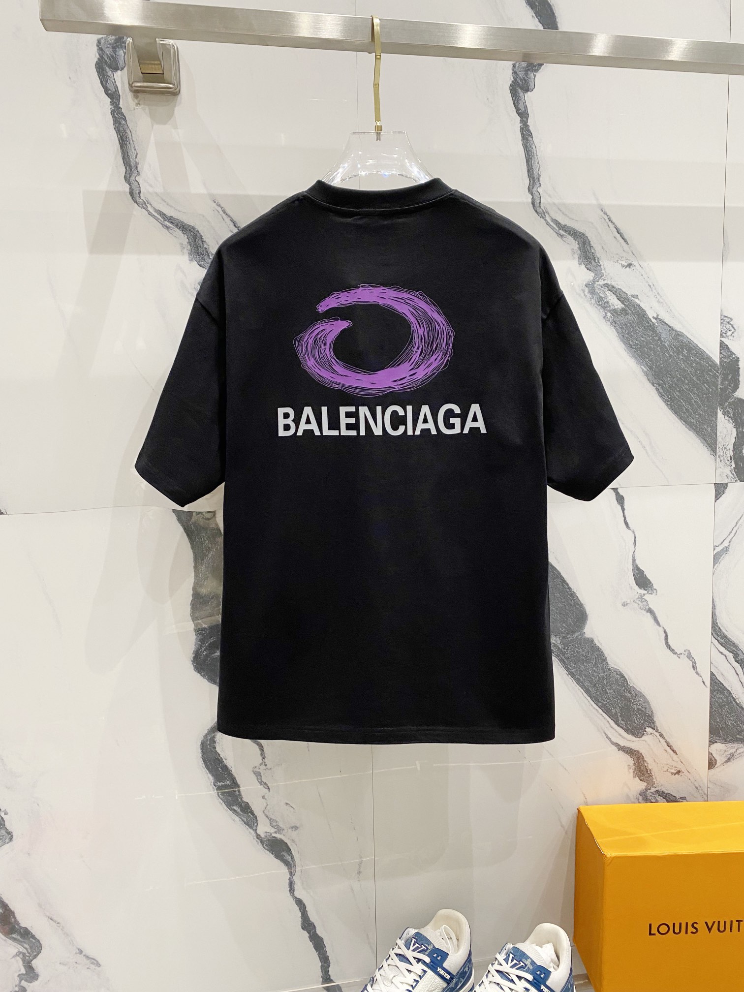 🅿️95
BALENCIAGA巴黎世家洗水260克圆领短袖
前后幅品牌字母印花LOGO标识设计
官方同步  1:1原版开模
时尚个性  百搭潮流
纯原品质  原版洗水面料
吊牌 领标 水洗麦 三标齐全
颜色: 黑色.白色.
尺码：S-XL