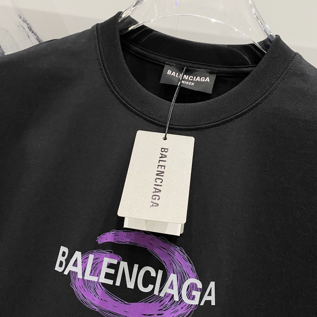 🅿️95
BALENCIAGA巴黎世家洗水260克圆领短袖
前后幅品牌字母印花LOGO标识设计
官方同步  1:1原版开模
时尚个性  百搭潮流
纯原品质  原版洗水面料
吊牌 领标 水洗麦 三标齐全
颜色: 黑色.白色.
尺码：S-XL