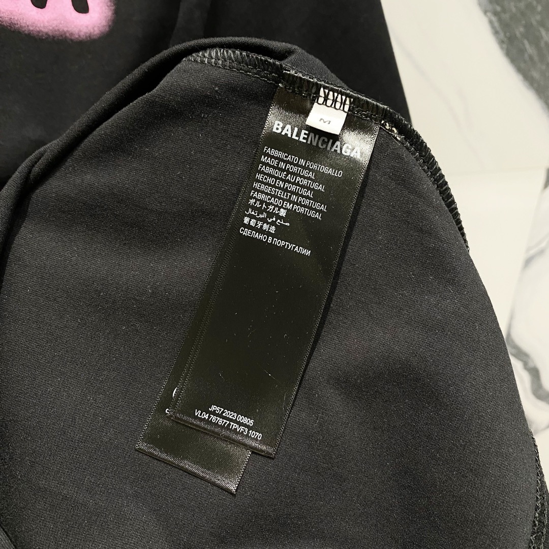 P80
BALENCIAGA巴黎世家洗水260克圆领短袖
荧光品牌锁扣字母LOGO印花标识
官方同步  1:1原版开模
时尚个性  百搭潮流
纯原品质  原版洗水面料
吊牌 领标 水洗麦 三标齐全
颜色: 黑色.白色.
尺码：S-XL