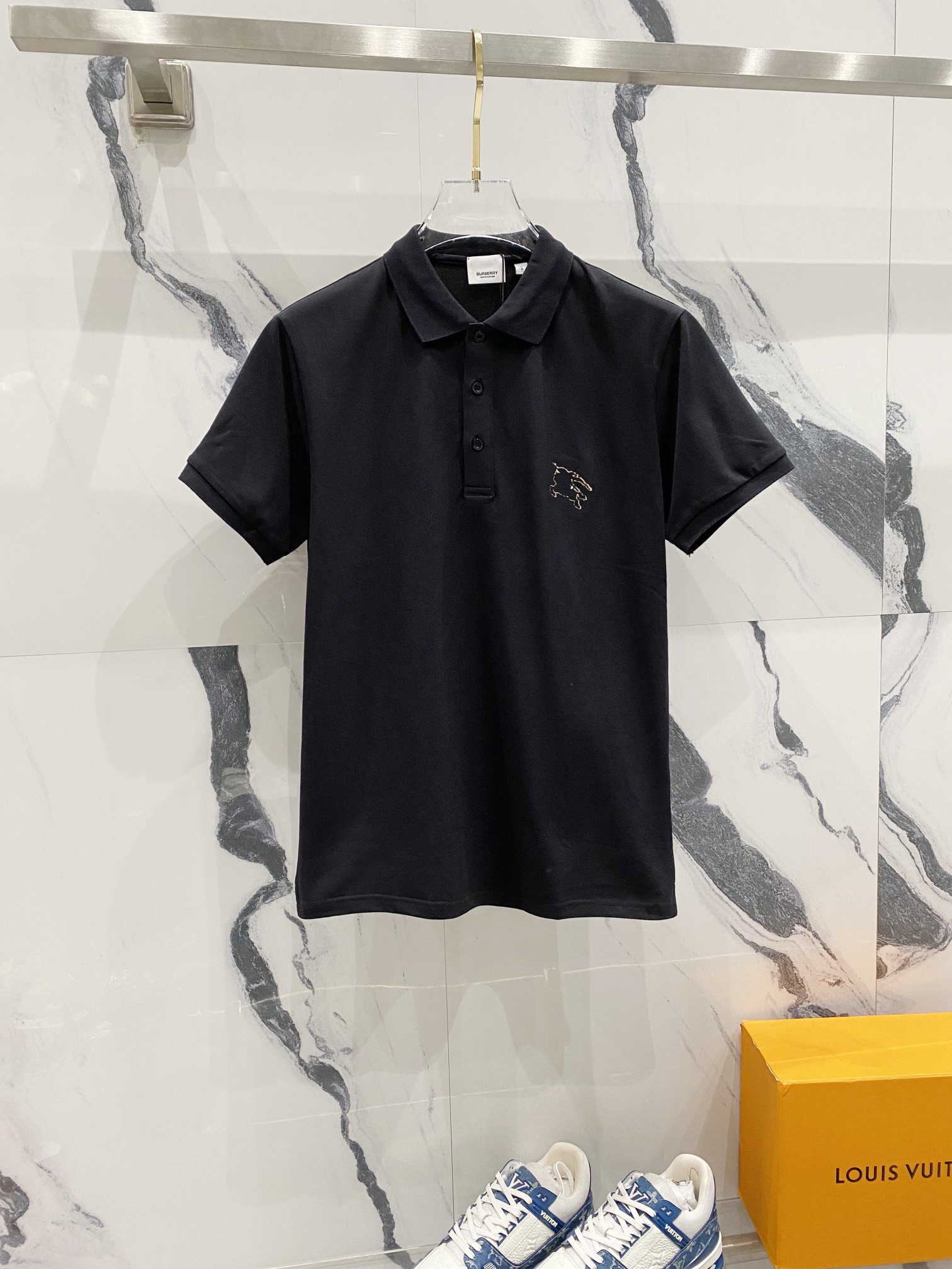  
BURBERRY 巴宝莉 翻领POLO衫
经典简约格纹镂空战马LOGO小标
官方同步  商务首选
时