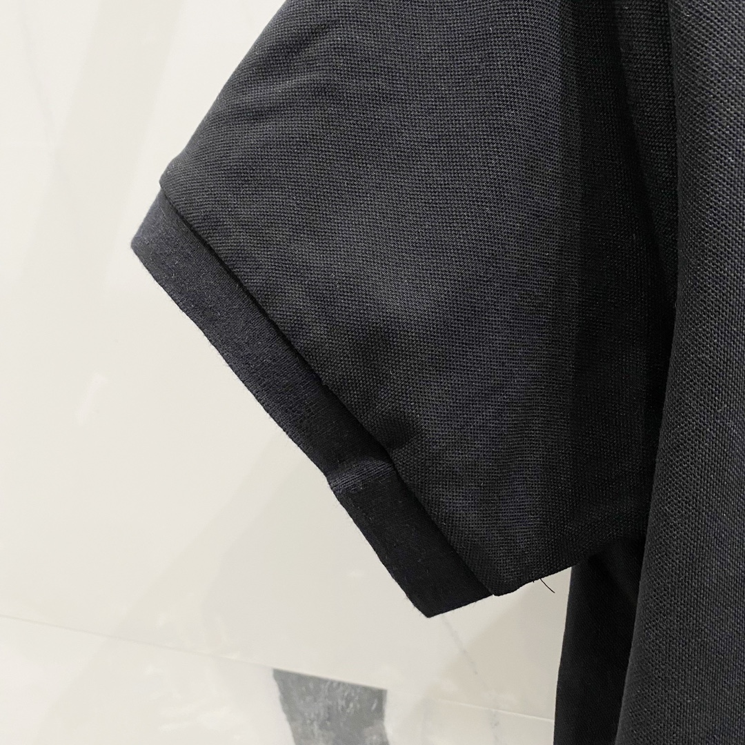  
BURBERRY 巴宝莉 翻领POLO衫
经典简约格纹镂空战马LOGO小标
官方同步  商务首选
时