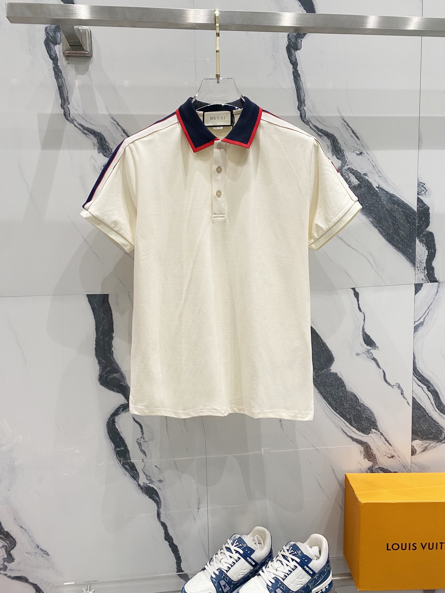 GUCCI 古驰 翻领POLO衫 品牌字母LOGO刺绣🪡织带拼色领口 官方同步 商务首选 时尚个性 百搭潮流 纯原品质 原版面料 吊牌 领标 水洗麦 三标齐全 颜色: 黑色.杏色. 尺码：M-3XL