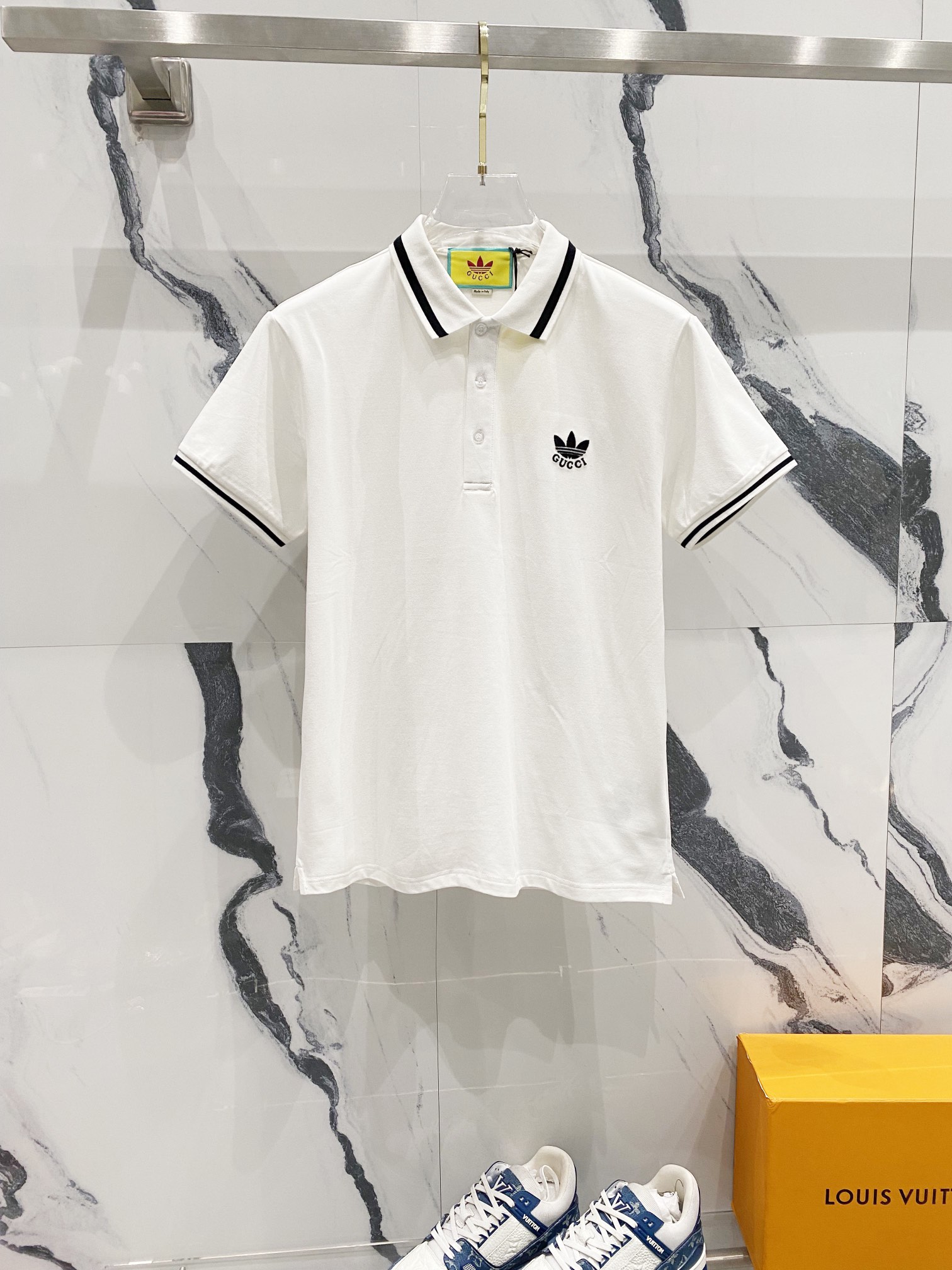 GUCCI 古驰 翻领POLO衫 联名款刺绣🪡字母四叶草🍀LOGO 官方同步 商务首选 时尚个性 百搭潮流 纯原品质 原版面料 吊牌 领标 水洗麦 三标齐全 颜色: 黑色.白色. 尺码：M-3XL