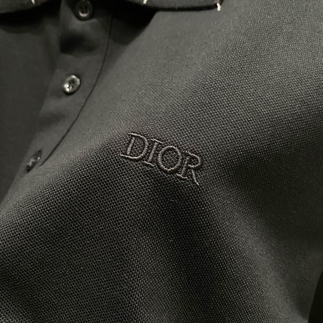  
DIOR 迪奥 翻领POLO衫
领口花瓣字母刺绣🪡LOGO小标设计
官方同步  商务首选
时尚个性 