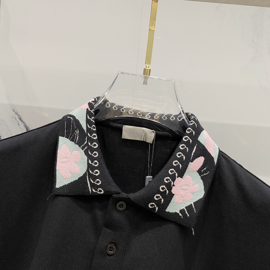  
DIOR 迪奥 翻领POLO衫
领口花瓣字母刺绣🪡LOGO小标设计
官方同步  商务首选
时尚个性 