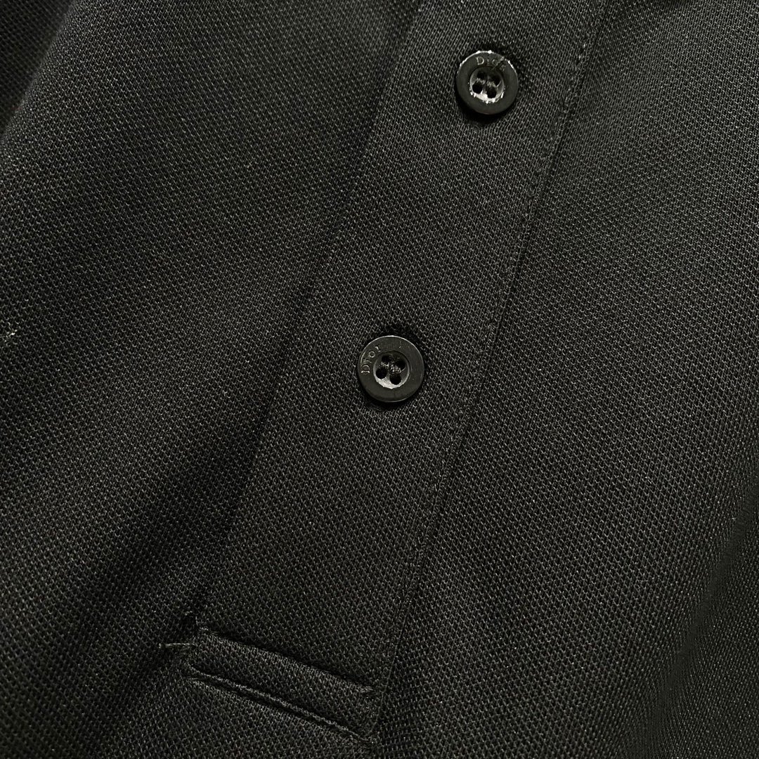  
DIOR 迪奥 翻领POLO衫
领口花瓣字母刺绣🪡LOGO小标设计
官方同步  商务首选
时尚个性 