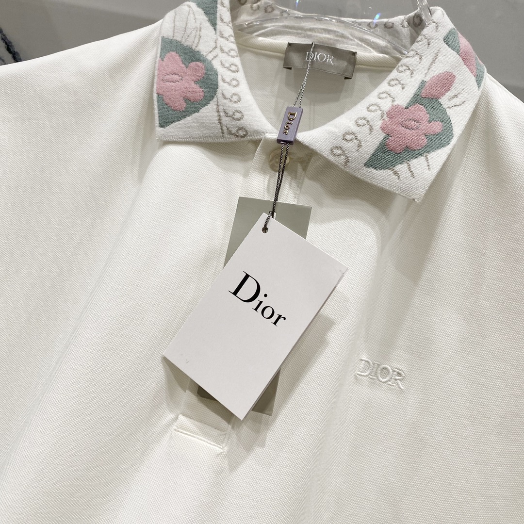  
DIOR 迪奥 翻领POLO衫
领口花瓣字母刺绣🪡LOGO小标设计
官方同步  商务首选
时尚个性 