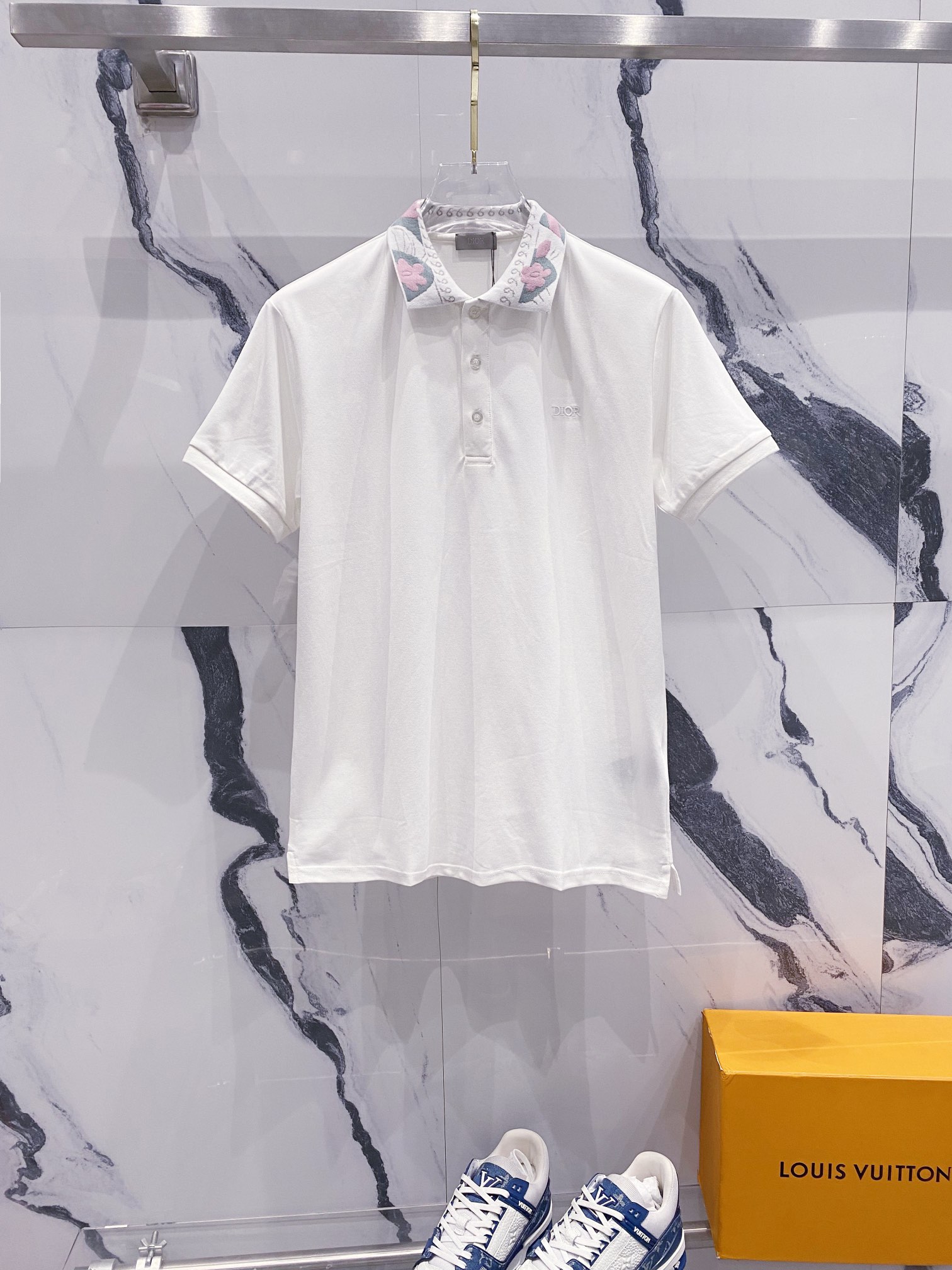  
DIOR 迪奥 翻领POLO衫
领口花瓣字母刺绣🪡LOGO小标设计
官方同步  商务首选
时尚个性 