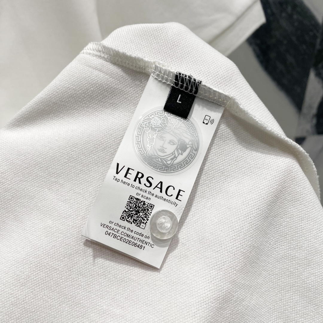  
VERSACE 范思哲 翻领POLO衫
经典美杜莎金线头像LOGO刺绣🪡标识
官方同步  商务首选
