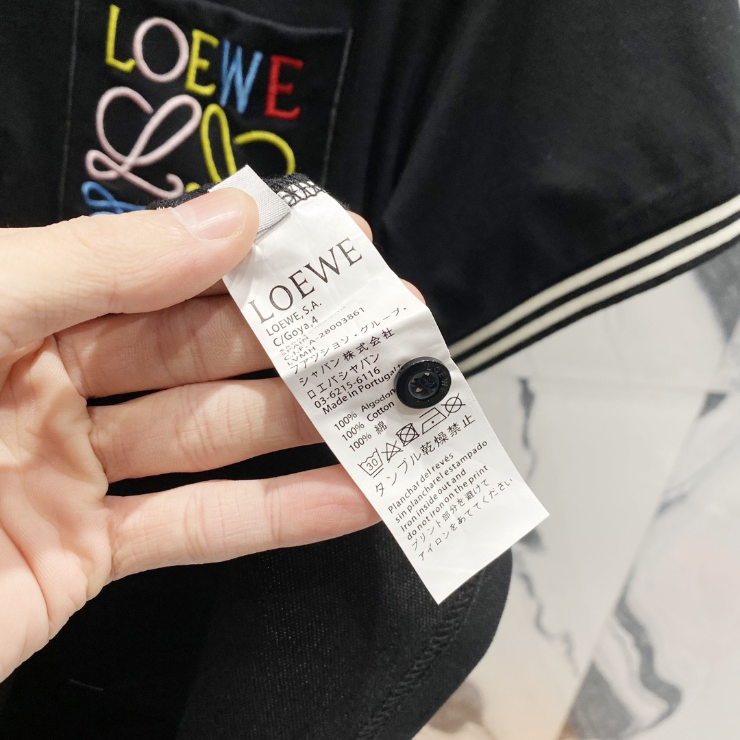  
LOEWE 罗意威 翻领POLO衫
七彩字母图腾刺绣🪡LOGO口袋设计
官方同步  商务首选
时尚个