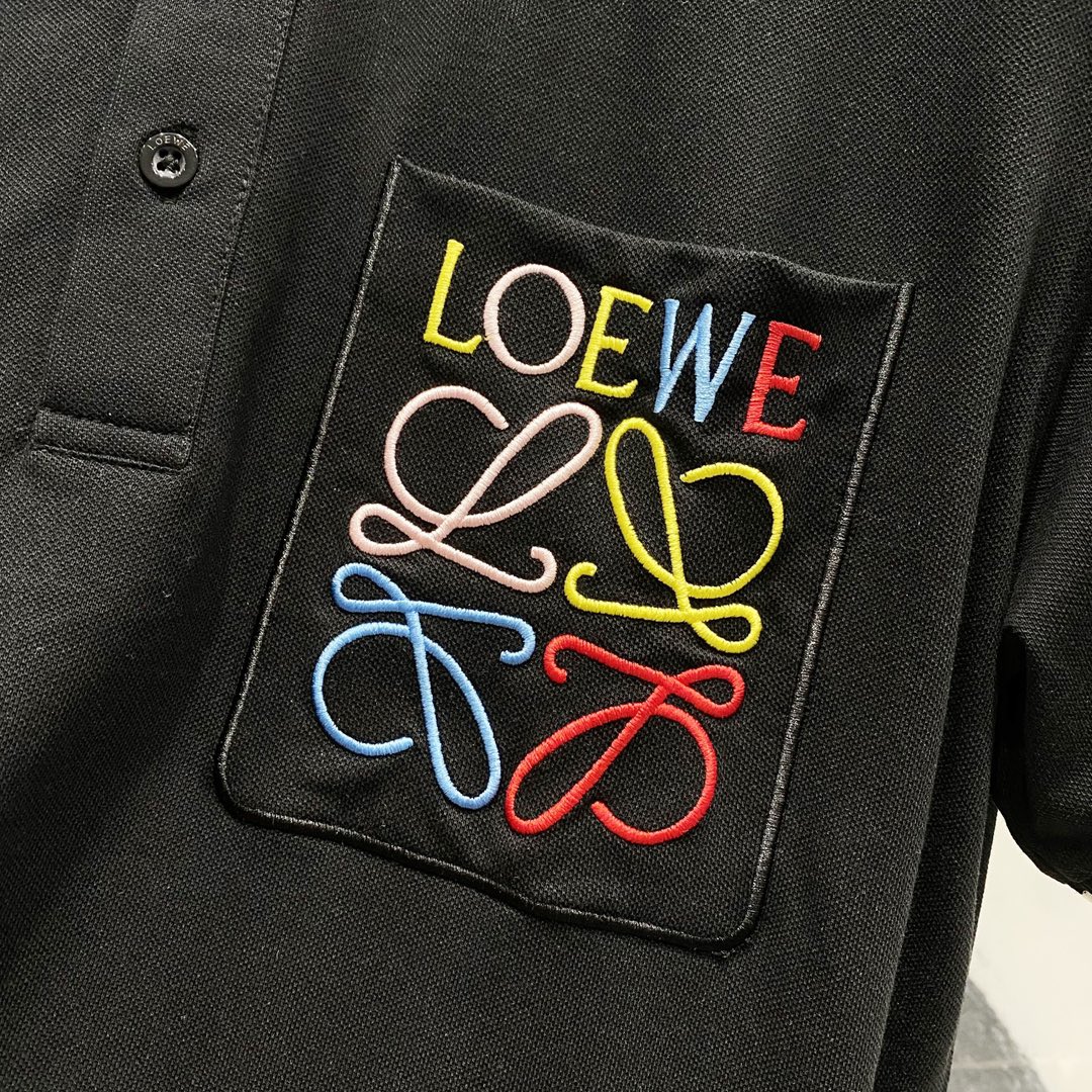  
LOEWE 罗意威 翻领POLO衫
七彩字母图腾刺绣🪡LOGO口袋设计
官方同步  商务首选
时尚个