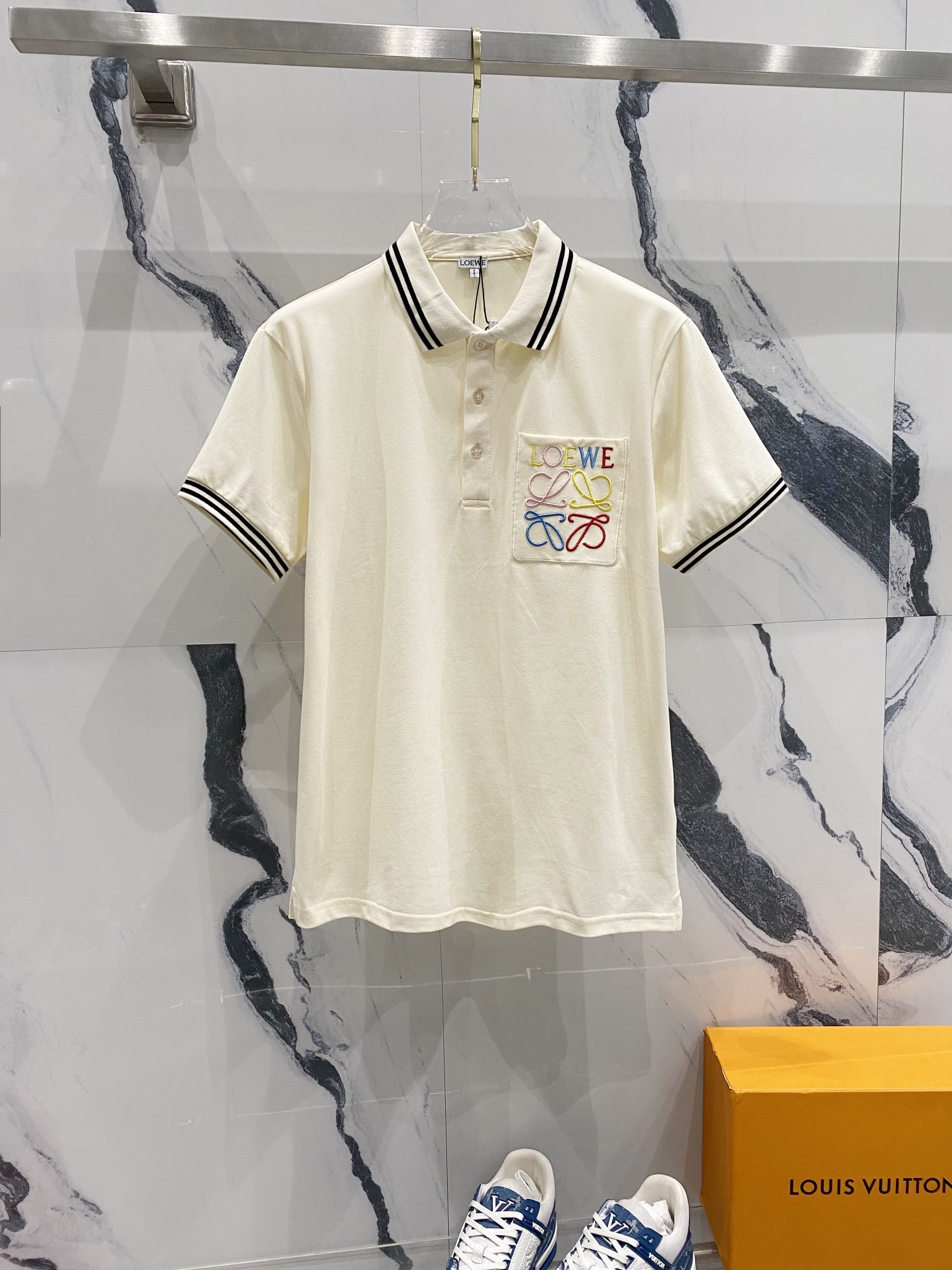  
LOEWE 罗意威 翻领POLO衫
七彩字母图腾刺绣🪡LOGO口袋设计
官方同步  商务首选
时尚个