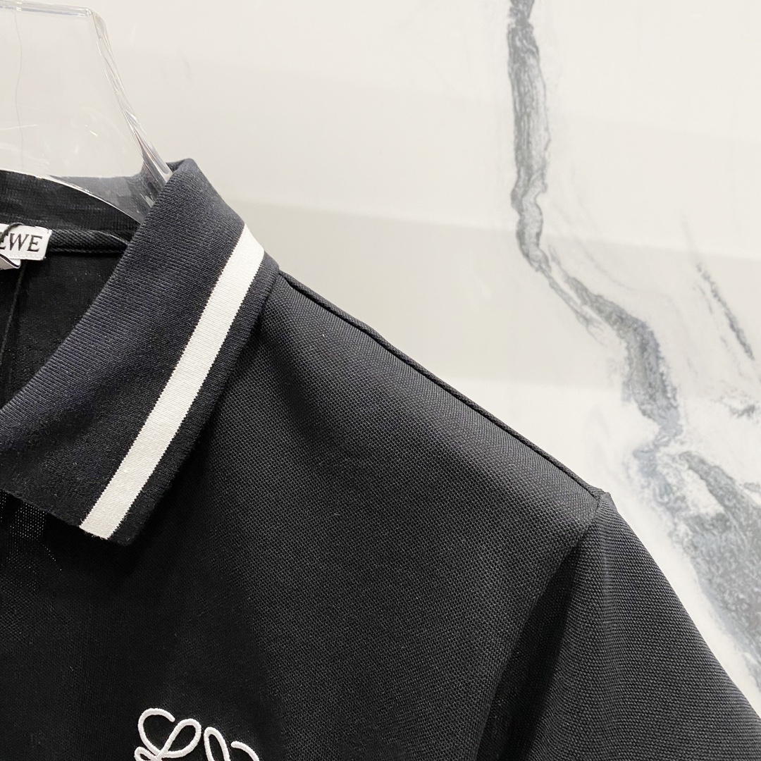  
LOEWE 罗意威 翻领POLO衫
编织撞色领口精致小LOGO刺绣🪡标识
官方同步  商务首选
时尚