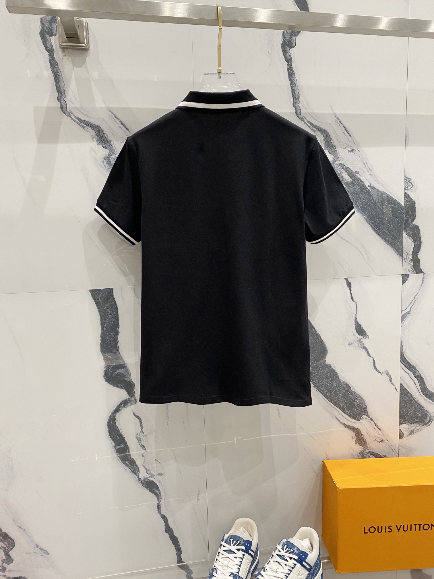  
LOEWE 罗意威 翻领POLO衫
编织撞色领口精致小LOGO刺绣🪡标识
官方同步  商务首选
时尚
