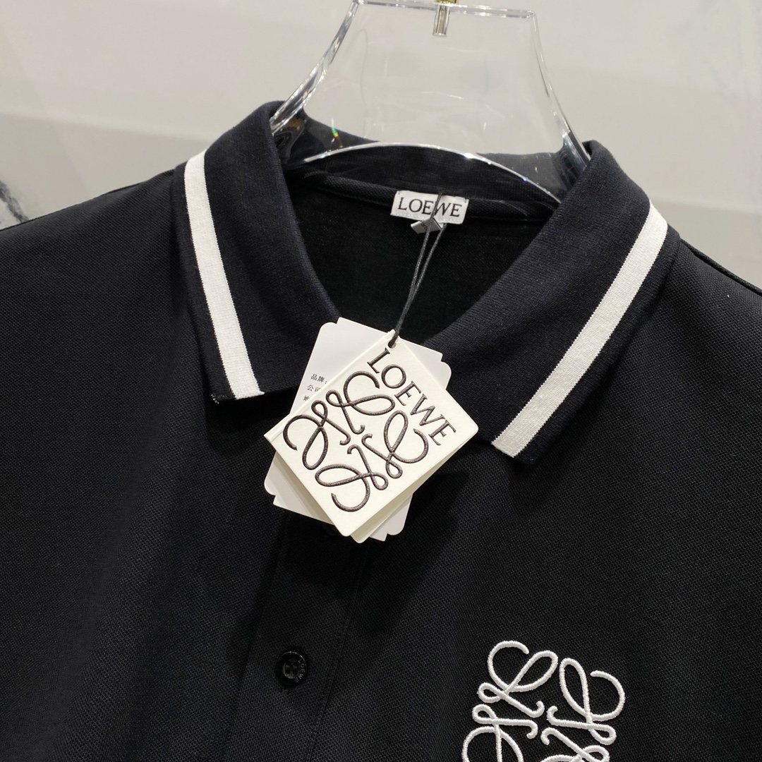  
LOEWE 罗意威 翻领POLO衫
编织撞色领口精致小LOGO刺绣🪡标识
官方同步  商务首选
时尚