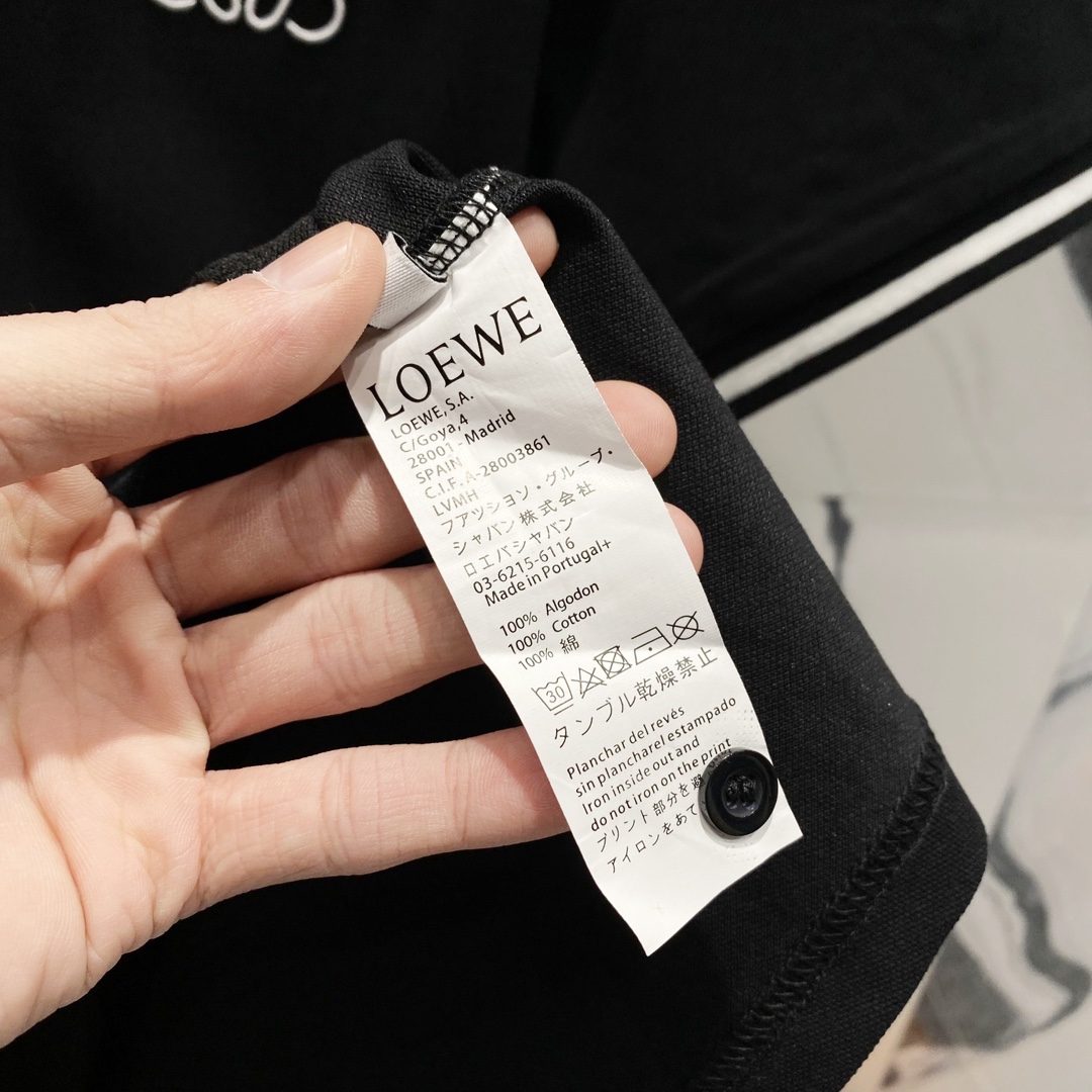  
LOEWE 罗意威 翻领POLO衫
编织撞色领口精致小LOGO刺绣🪡标识
官方同步  商务首选
时尚