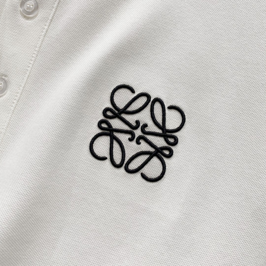  
LOEWE 罗意威 翻领POLO衫
编织撞色领口精致小LOGO刺绣🪡标识
官方同步  商务首选
时尚