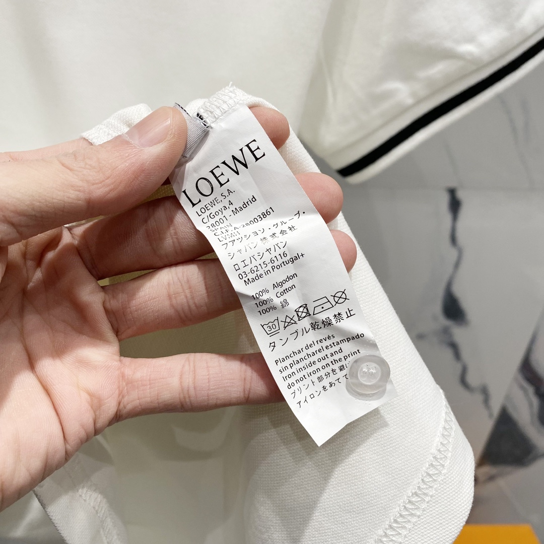  
LOEWE 罗意威 翻领POLO衫
编织撞色领口精致小LOGO刺绣🪡标识
官方同步  商务首选
时尚