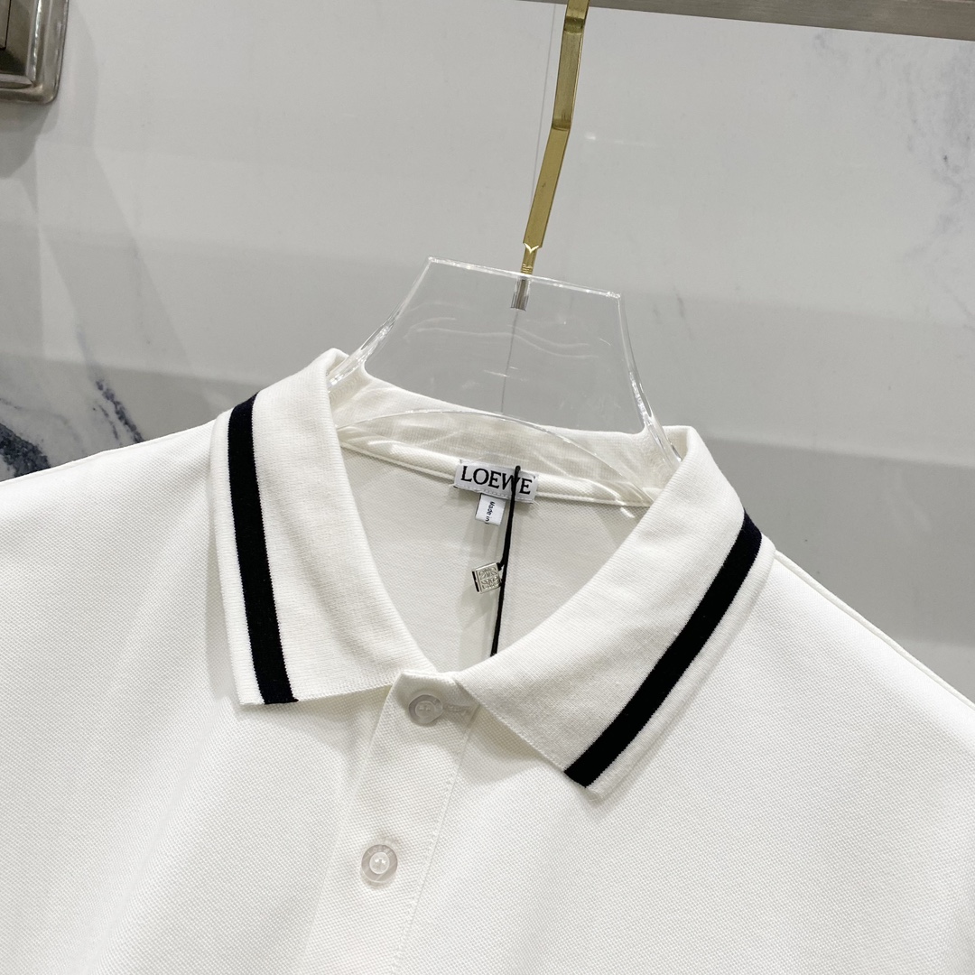  
LOEWE 罗意威 翻领POLO衫
编织撞色领口精致小LOGO刺绣🪡标识
官方同步  商务首选
时尚