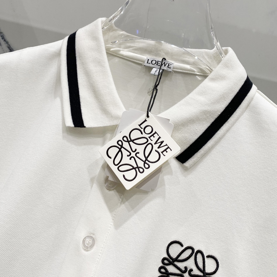  
LOEWE 罗意威 翻领POLO衫
编织撞色领口精致小LOGO刺绣🪡标识
官方同步  商务首选
时尚