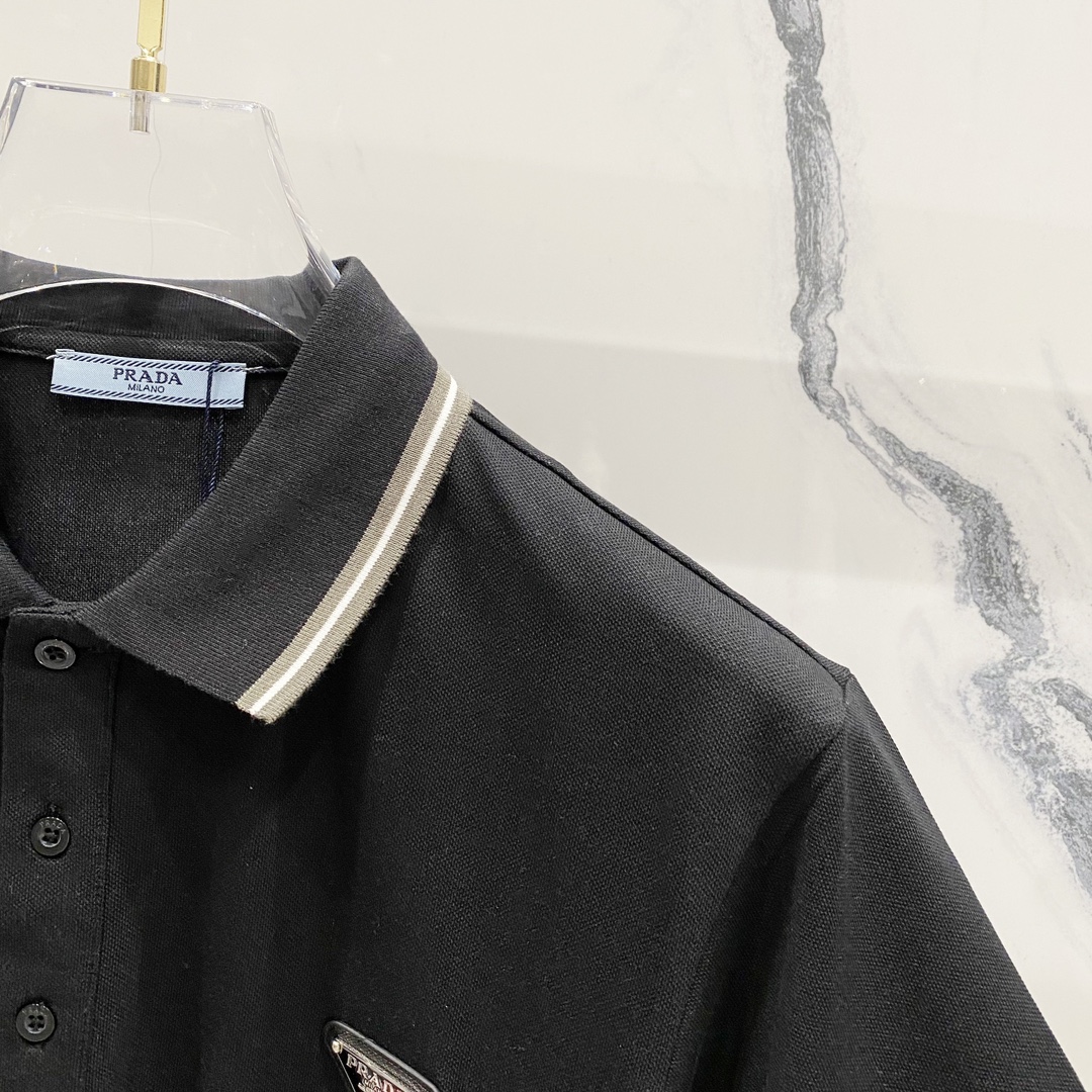  
PRADA 普拉达 翻领POLO衫
编织撞色领口经典三角标徽章铁牌LOGO
官方同步  商务首选
时