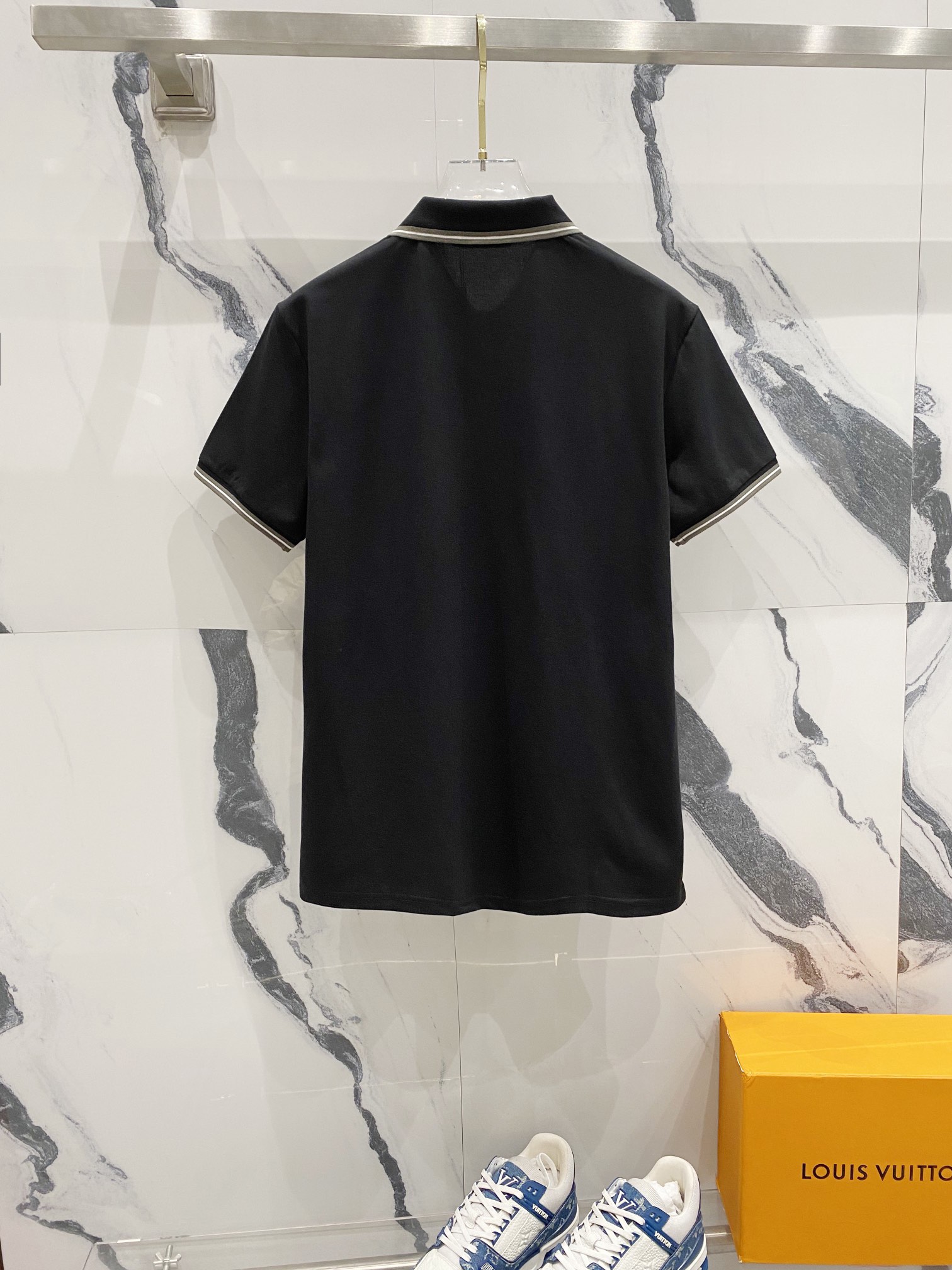  
PRADA 普拉达 翻领POLO衫
编织撞色领口经典三角标徽章铁牌LOGO
官方同步  商务首选
时