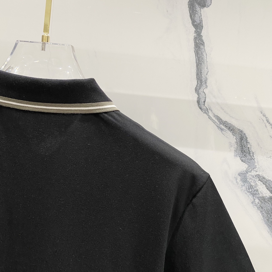  
PRADA 普拉达 翻领POLO衫
编织撞色领口经典三角标徽章铁牌LOGO
官方同步  商务首选
时