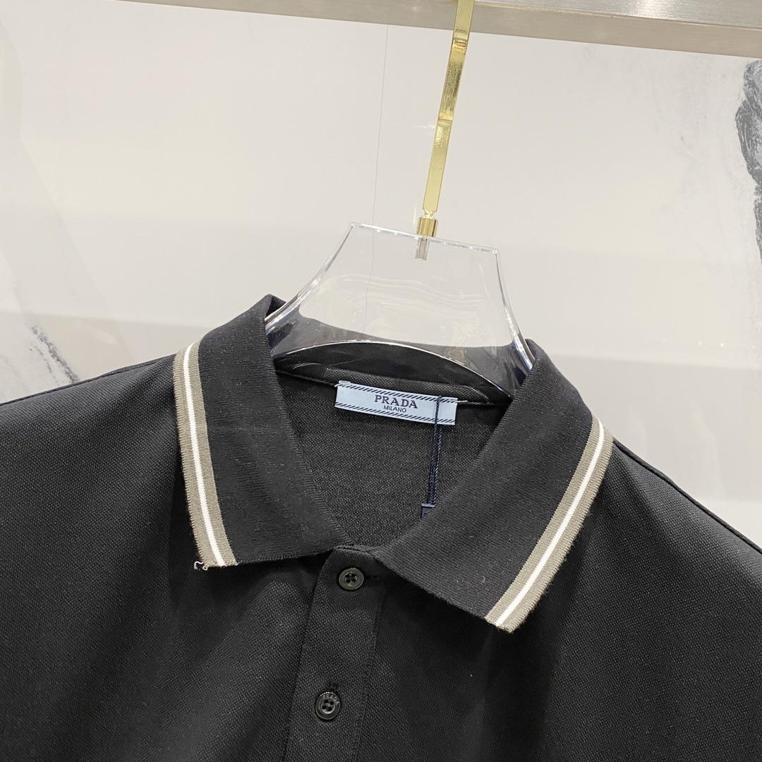  
PRADA 普拉达 翻领POLO衫
编织撞色领口经典三角标徽章铁牌LOGO
官方同步  商务首选
时
