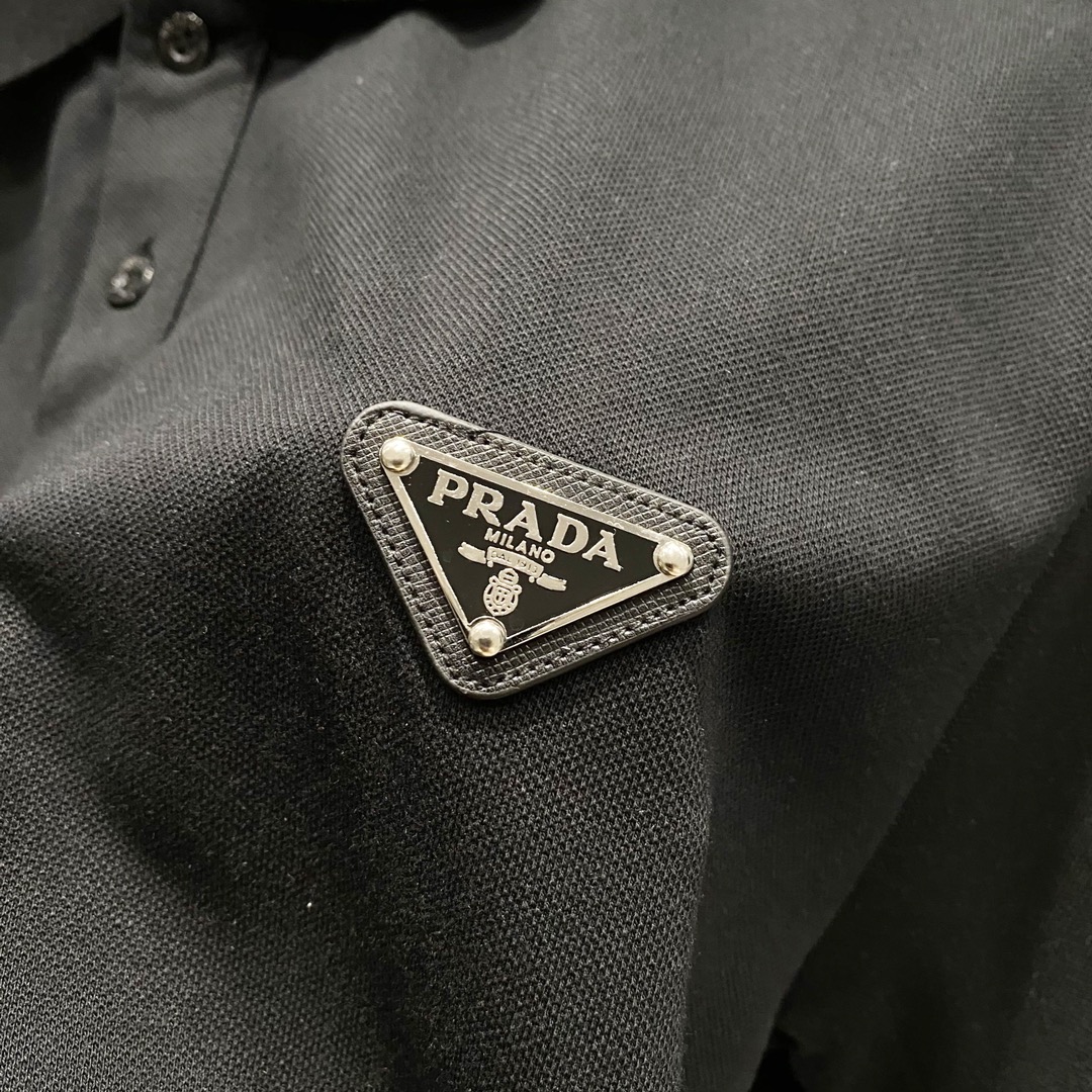  
PRADA 普拉达 翻领POLO衫
编织撞色领口经典三角标徽章铁牌LOGO
官方同步  商务首选
时