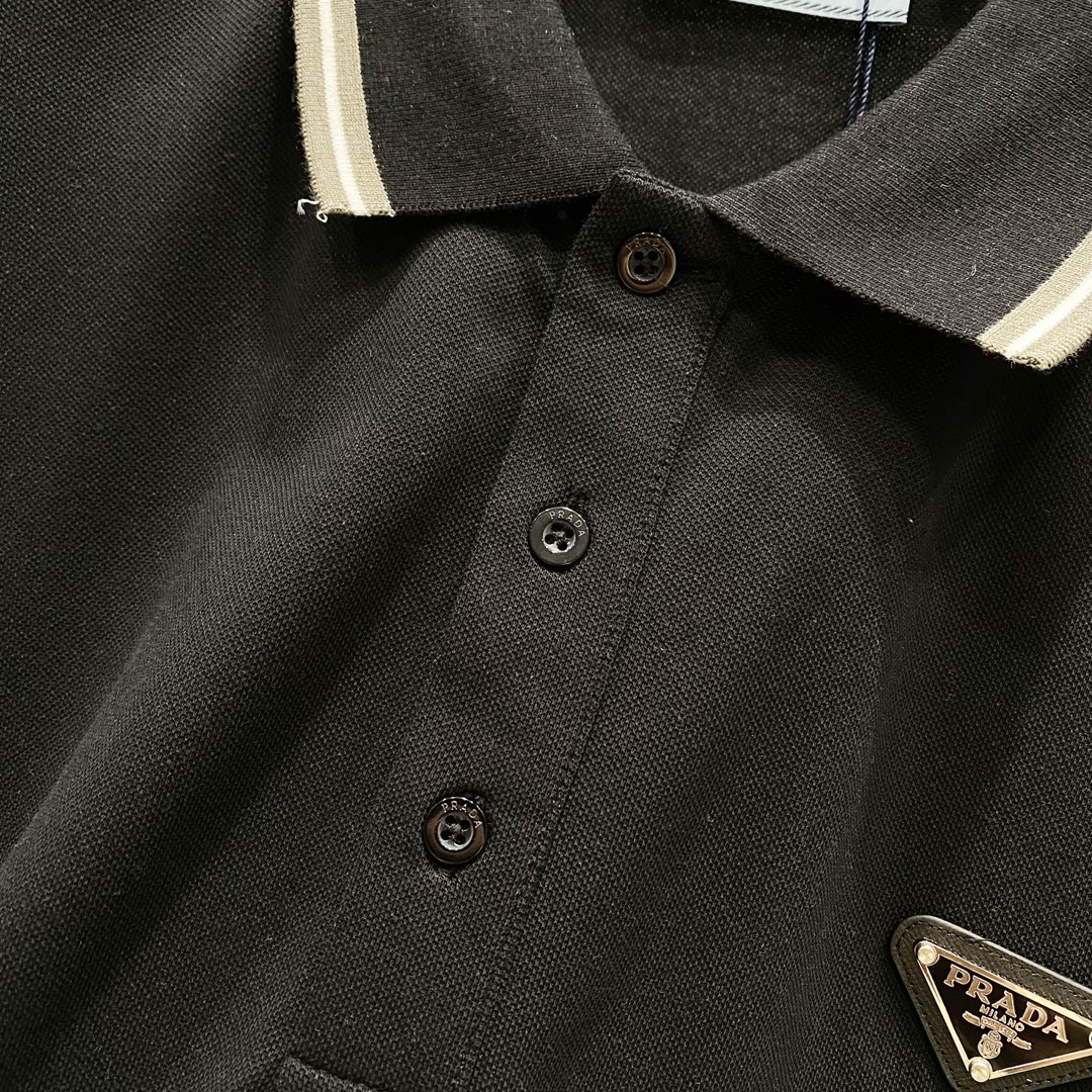  
PRADA 普拉达 翻领POLO衫
编织撞色领口经典三角标徽章铁牌LOGO
官方同步  商务首选
时