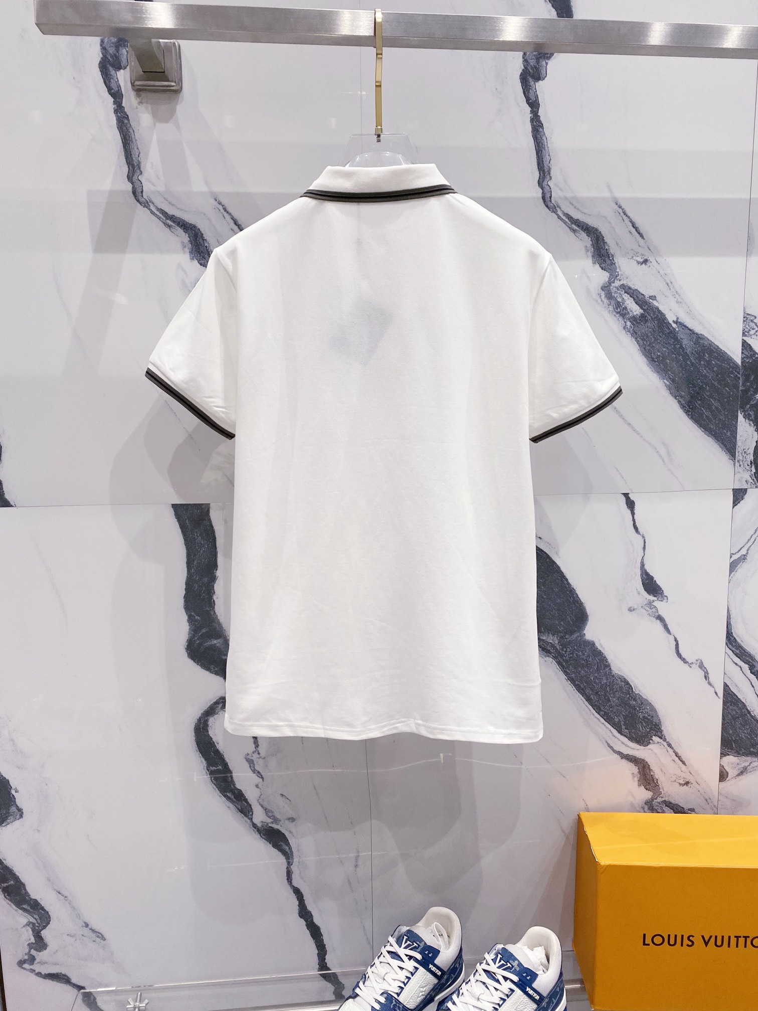 
PRADA 普拉达 翻领POLO衫
编织撞色领口经典三角标徽章铁牌LOGO
官方同步  商务首选
时