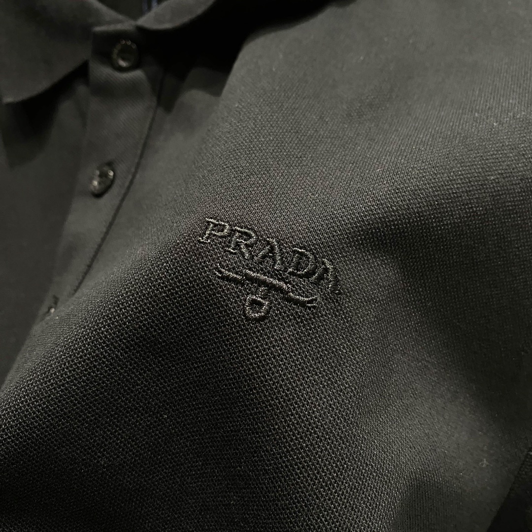  
PRADA 普拉达 翻领POLO衫
简约商务本色字母刺绣🪡LOGO小标
官方同步  商务首选
时尚个