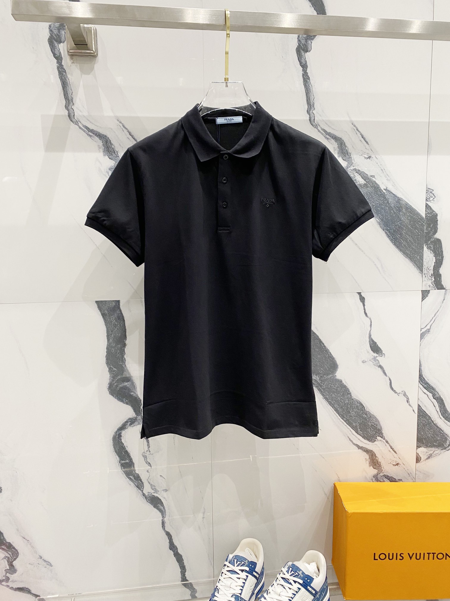  
PRADA 普拉达 翻领POLO衫
简约商务本色字母刺绣🪡LOGO小标
官方同步  商务首选
时尚个