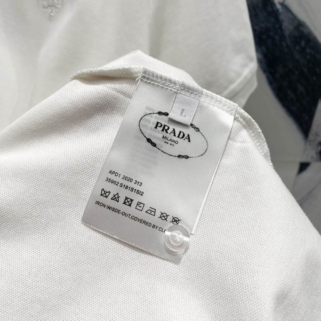  
PRADA 普拉达 翻领POLO衫
简约商务本色字母刺绣🪡LOGO小标
官方同步  商务首选
时尚个