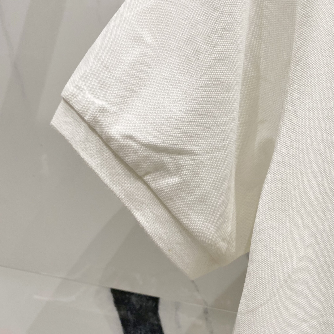 
PRADA 普拉达 翻领POLO衫
简约商务本色字母刺绣🪡LOGO小标
官方同步  商务首选
时尚个