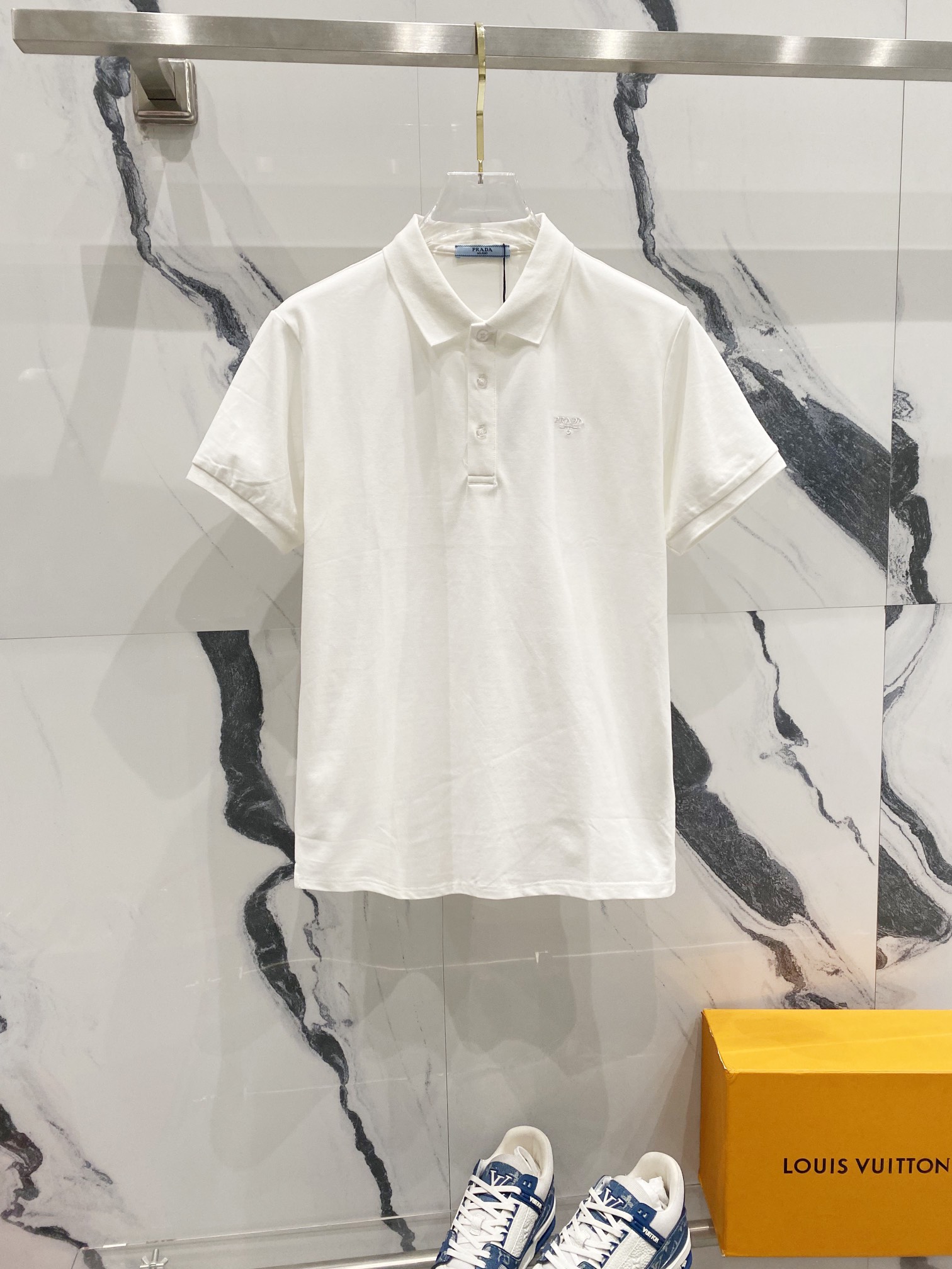  
PRADA 普拉达 翻领POLO衫
简约商务本色字母刺绣🪡LOGO小标
官方同步  商务首选
时尚个