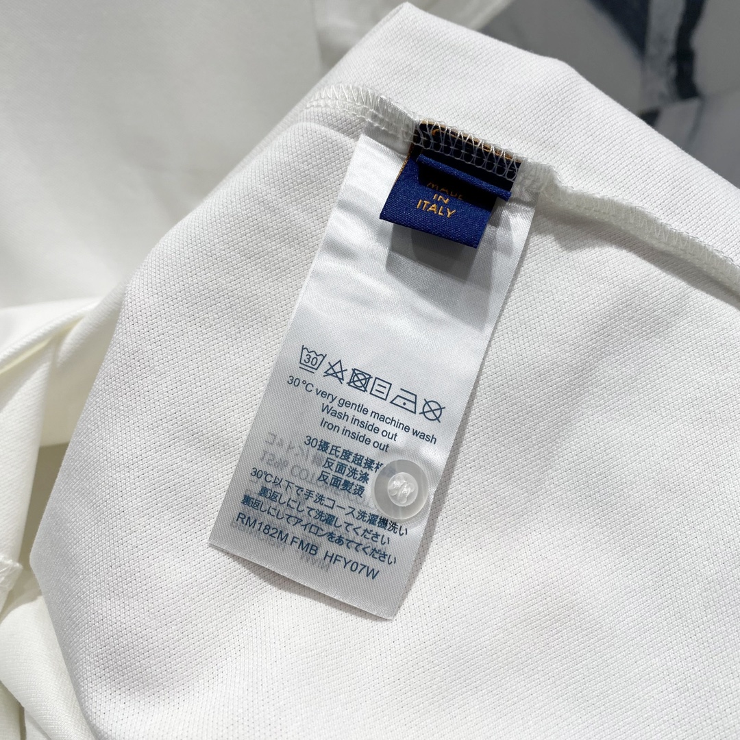  
LOUIS VUITTON 路易威登 翻领POLO衫
小标刺绣🪡字母LOGO别针🧷标识
官方同步  