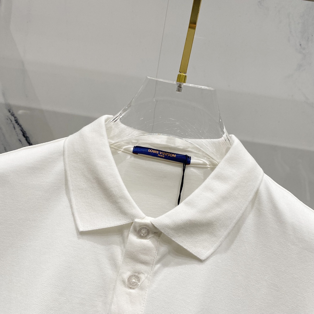  
LOUIS VUITTON 路易威登 翻领POLO衫
小标刺绣🪡字母LOGO别针🧷标识
官方同步  