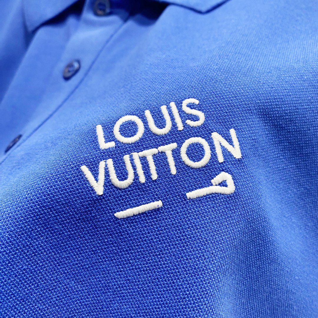  
LOUIS VUITTON 路易威登 翻领POLO衫
小标刺绣🪡字母LOGO别针🧷标识
官方同步  