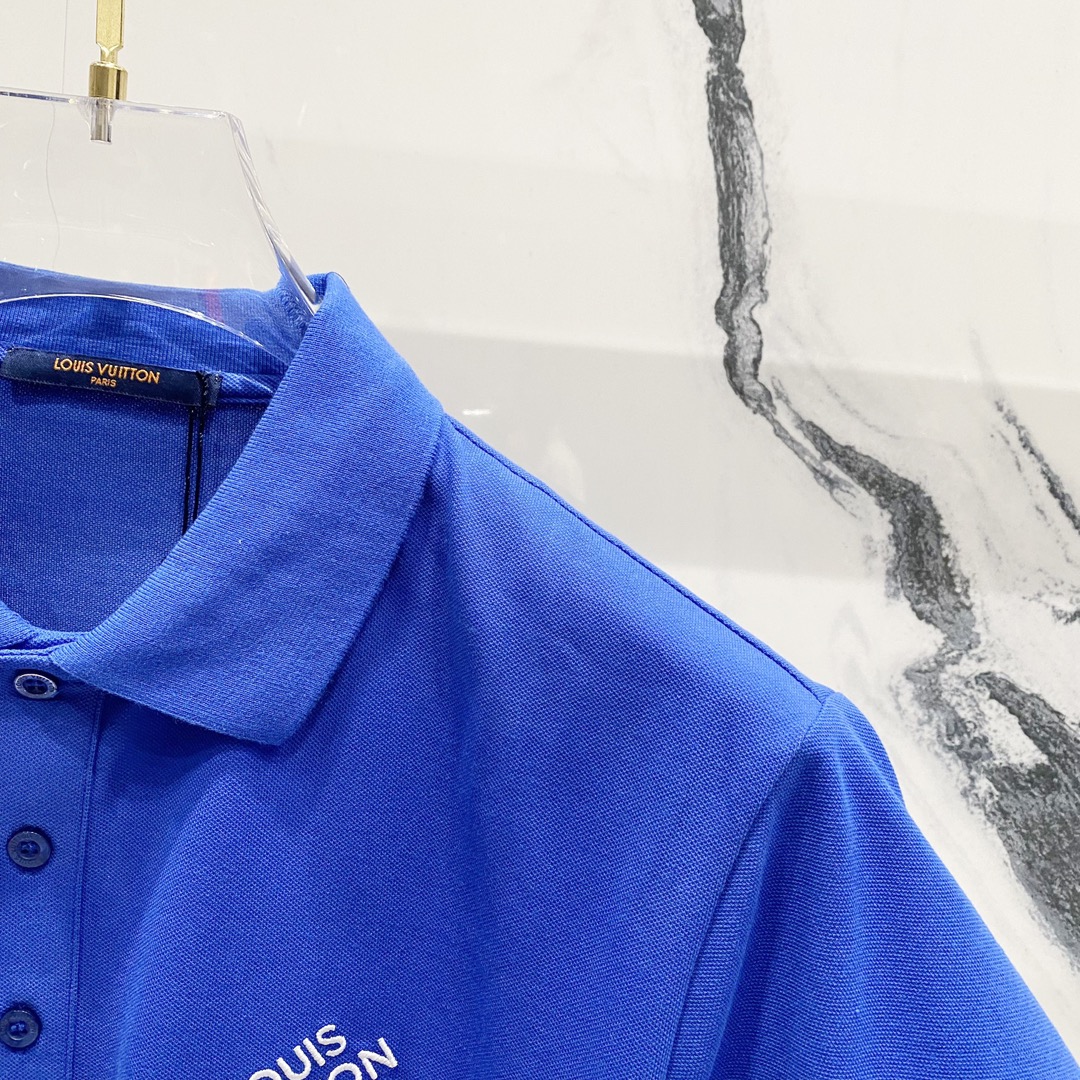  
LOUIS VUITTON 路易威登 翻领POLO衫
小标刺绣🪡字母LOGO别针🧷标识
官方同步  