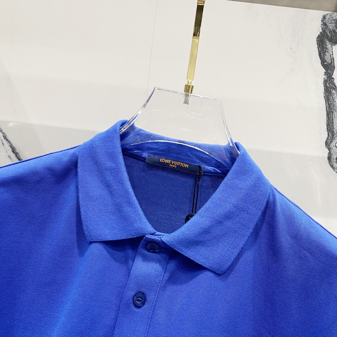  
LOUIS VUITTON 路易威登 翻领POLO衫
小标刺绣🪡字母LOGO别针🧷标识
官方同步  